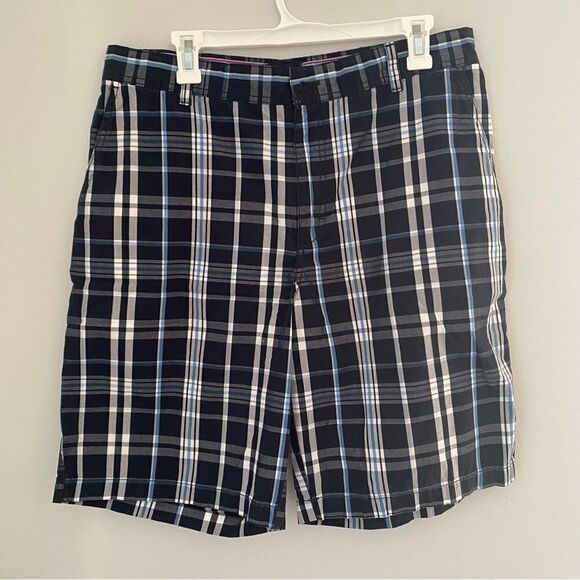 Izod Men’s Plaid Flat Front Shorts - Picture 1 of 4